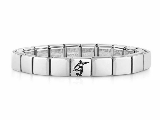 423910138-0 Edelstahl Armband von Nomination mit einem Fußballspieler Motiv, glänzendes Design, ideal für Sportliebhaber und als modisches Accessoire im Alltag.