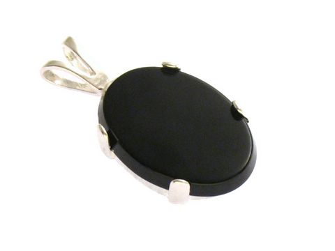 Onyx Cabochon Anhänger aus Sterling Silber in schwarz, gefertigt von Juwelier Harnisch. Elegantes Design mit ovalem Onyx und solider Fassung. Ideal für stilvolle Akzente.