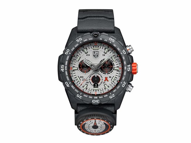 Luminox Bear Grylls XB.3748 Uhr in Carbonox mit 45 mm Gehäuse und 30 ATM Wasserdichtigkeit, ausgestattet mit Chronograph und Datum, perfekt für Abenteurer und Überlebenskünstler.