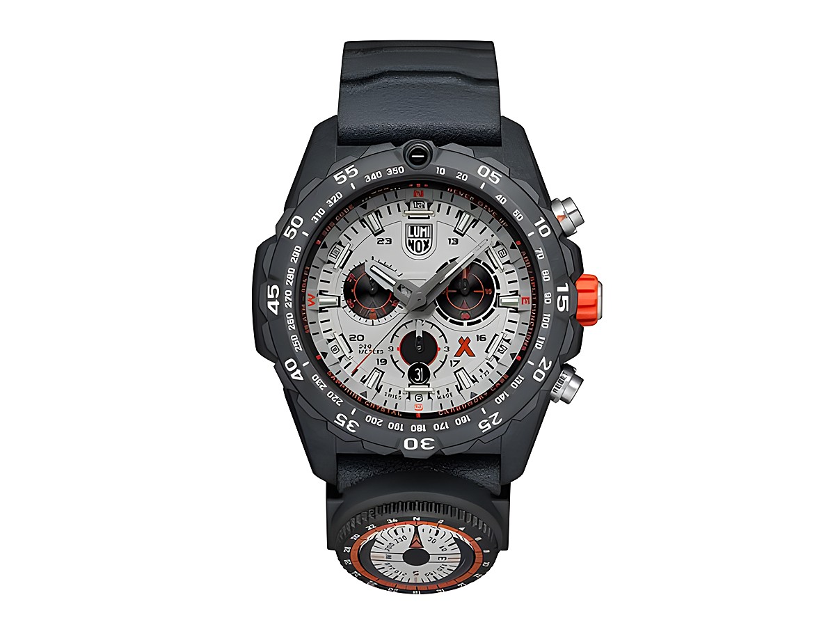 Luminox Bear Grylls XB.3748 Uhr in Carbonox mit 45 mm Gehäuse und 30 ATM Wasserdichtigkeit, ausgestattet mit Chronograph und Datum, perfekt für Abenteurer und Überlebenskünstler.