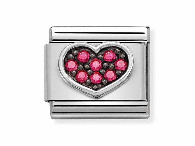 Herz aus oxidierten Symbolen, umgeben von magentafarbenen Zirkoniasteinen, montiert auf einem Edelstahlband in Sterling Silber, geeignet für die Kollektion von Nomination.