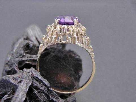 Glamouröser Goldring in Größe 57 mit einem Amethyst aus Gold 333, Hersteller Juwelier Harnisch, bis Größe 58/18,5.