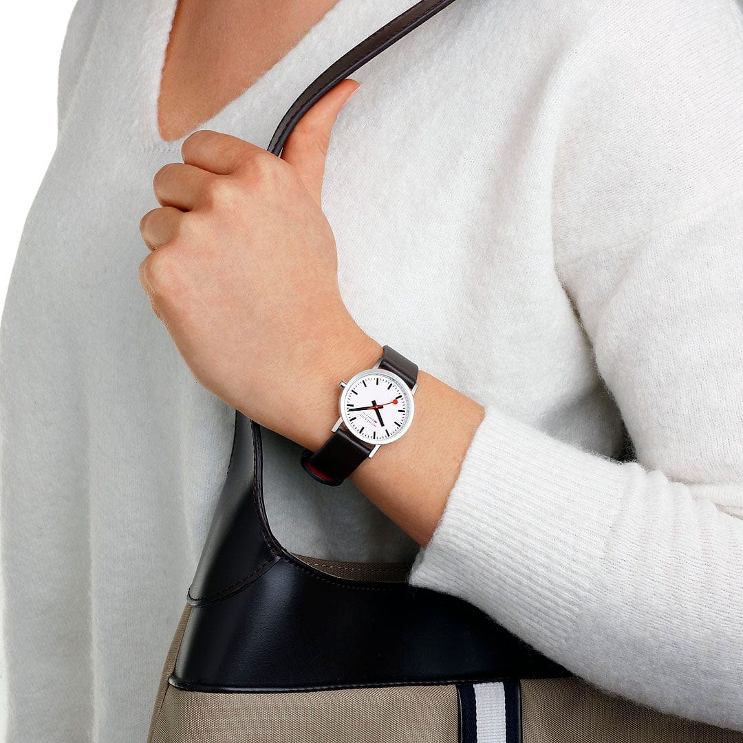 Mondaine Uhr Classic - A658.30323.11SBBV - 30 mm - Ziffernblatt Weiss – Ansicht 2