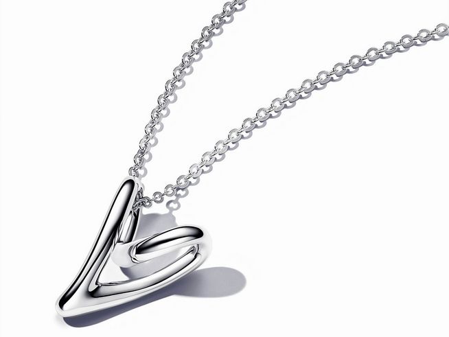 393272000-0 Organisch geformtes Herz Anhänger-Halskette aus sterling Silber von Pandora, Länge 70 cm, elegantes Design mit glänzender Oberfläche, ideal für stilvolle Akzente.