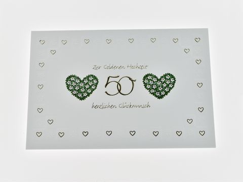 Hochzeitskarte mit süßen Herzen in Grün, goldene Zahl 50 und dem Schriftzug zur goldenen Hochzeit, umgeben von kleinen Herzen, Hersteller Juwelier Harnisch.
