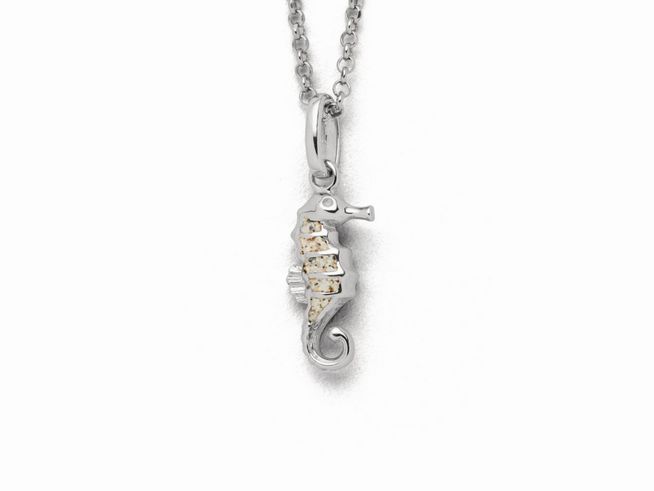 Kette mit Seepferdchen-Anhänger aus Sterling Silber, das filigran und detailreich gestaltet ist. Die Kette hat eine Länge von 42cm und stammt vom Hersteller DUR.