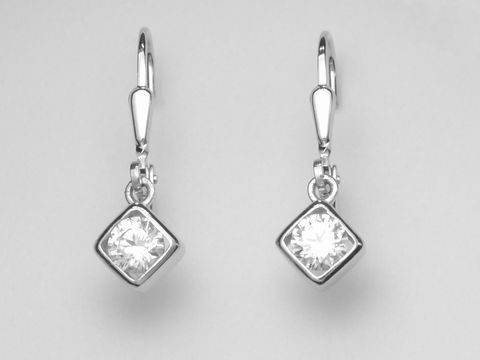 Silber Ohrringe in Raute-Form aus Sterling Silber, funkelnd besetzt mit Zirkonia im Hänger-Design, hergestellt von Juwelier Harnisch. Ohrhänger mit Stein für eleganten Schmuck.