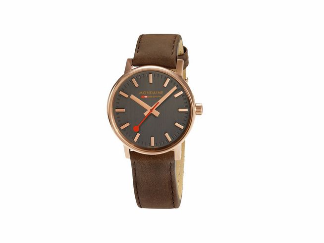 Mondaine evo2 MSE.40181.LG Armbanduhr mit 40 mm Gehäuse, braunem Lederarmband und grauem Ziffernblatt, elegante roségoldene Akzentuierung und orangefarbener Sekundenzeiger.