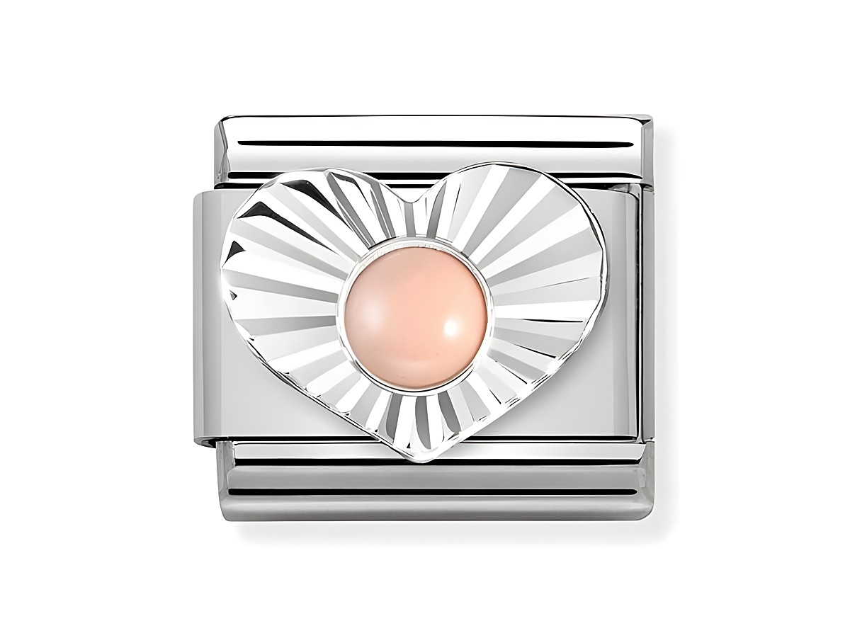 Schmuckstück von Nomination mit dem Namen 330508 10 Classic - KORALLE ROSA. Das Designerherz ist diamantiert und hat eine rosa Steinmitte, gefertigt aus Silber und Silvershine.