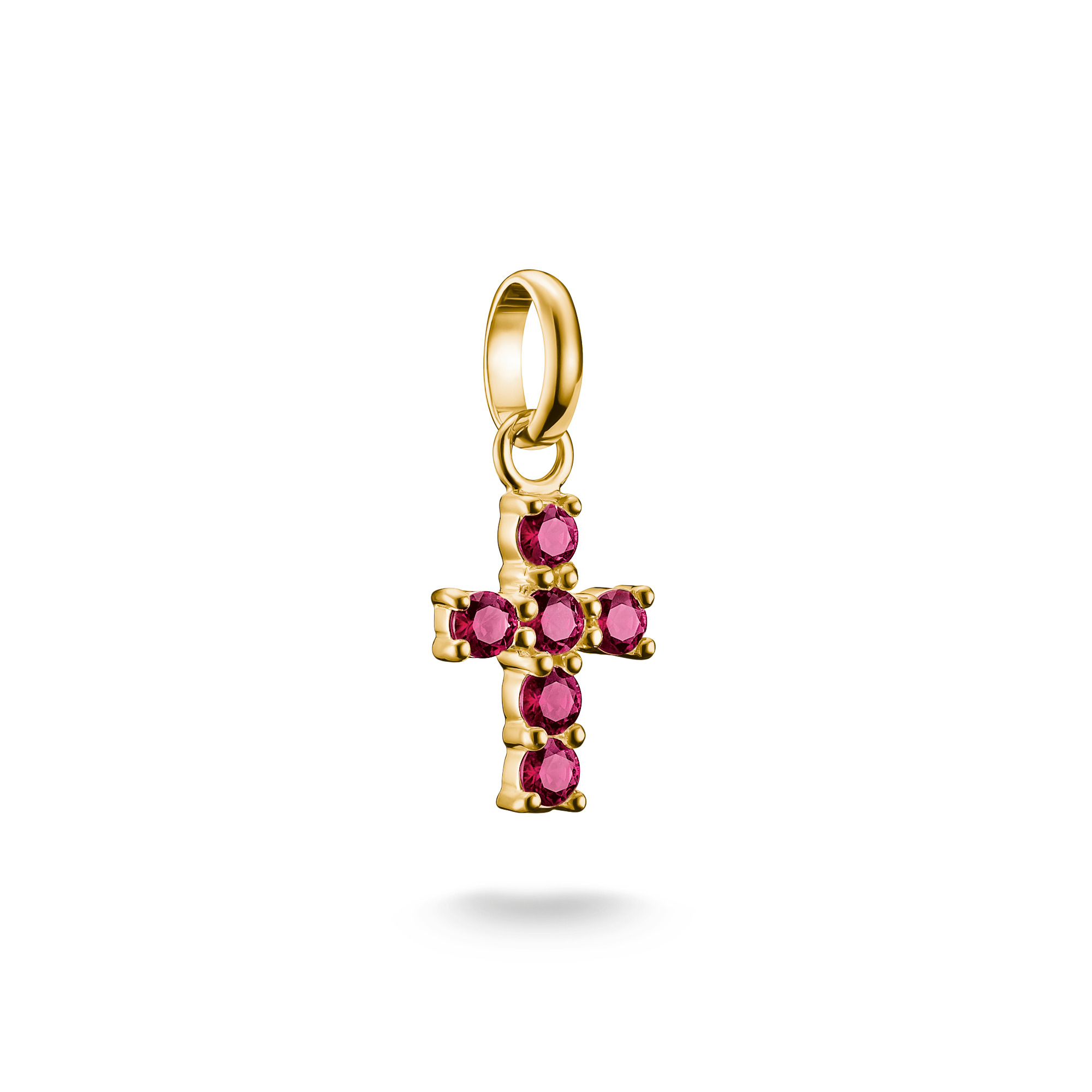 Charm Kreuz aus 18k Gelbgold Vergoldung, verziert mit Lab Grown Rubinen, ausgestattet mit Öse, von Thomas Sabo, Neuheiten, ideal für individuelle Schmuckkreationen.