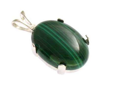 37157-0 Malachit Cabochon in ovaler Form, eingefasst in hochwertigem Sterling Silber, Herstellungsdetails von Juwelier Harnisch, ideal für edlen Schmuck.