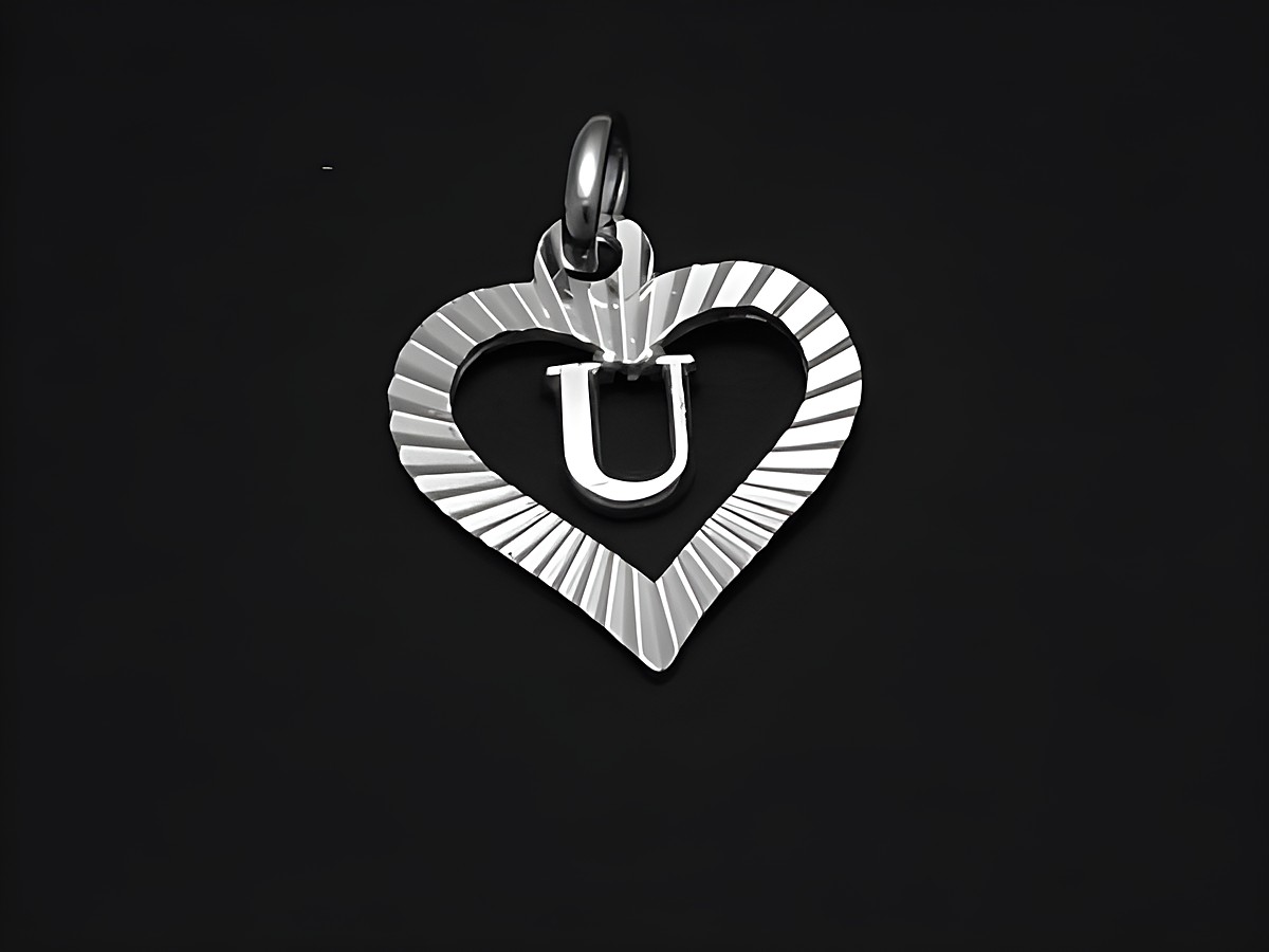 925 Sterling Silber Anhänger in Herzform mit dem Buchstaben U, Hersteller Juwelier Harnisch, feines und elegantes Design, ideal als persönliches Schmuckstück.