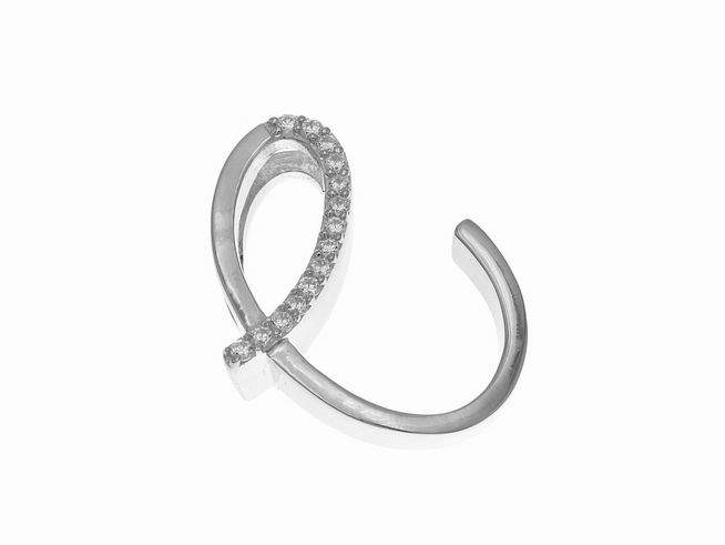 Anhänger aus Sterling Silber mit polierter und rhodinierter Oberfläche, gestaltet in Form des Buchstabens C, verziert mit Zirkonia-Steinen, gefertigt von Juwelier Harnisch.