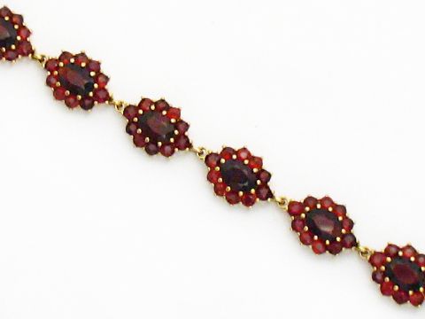 Granat Schmuck Armband 18,5 cm Oval Gold mit Granatsteinen und Perlen von Juwelier Harnisch, filigran gearbeitet, elegant und stilvoll für besondere Anlässe.