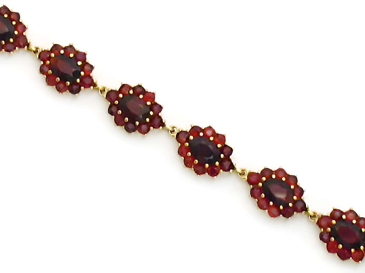 Granat Schmuck Armband 18,5 cm Oval Gold mit Granatsteinen und Perlen von Juwelier Harnisch, filigran gearbeitet, elegant und stilvoll für besondere Anlässe.