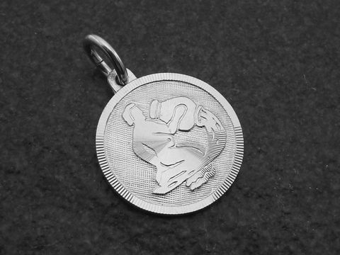Silber Anhänger rund 3D Sternzeichen Wassermann von Juwelier Harnisch, zeigt das Wassermann-Symbol detailreich und kunstvoll gearbeitet. Ideal als persönliches Schmuckstück.