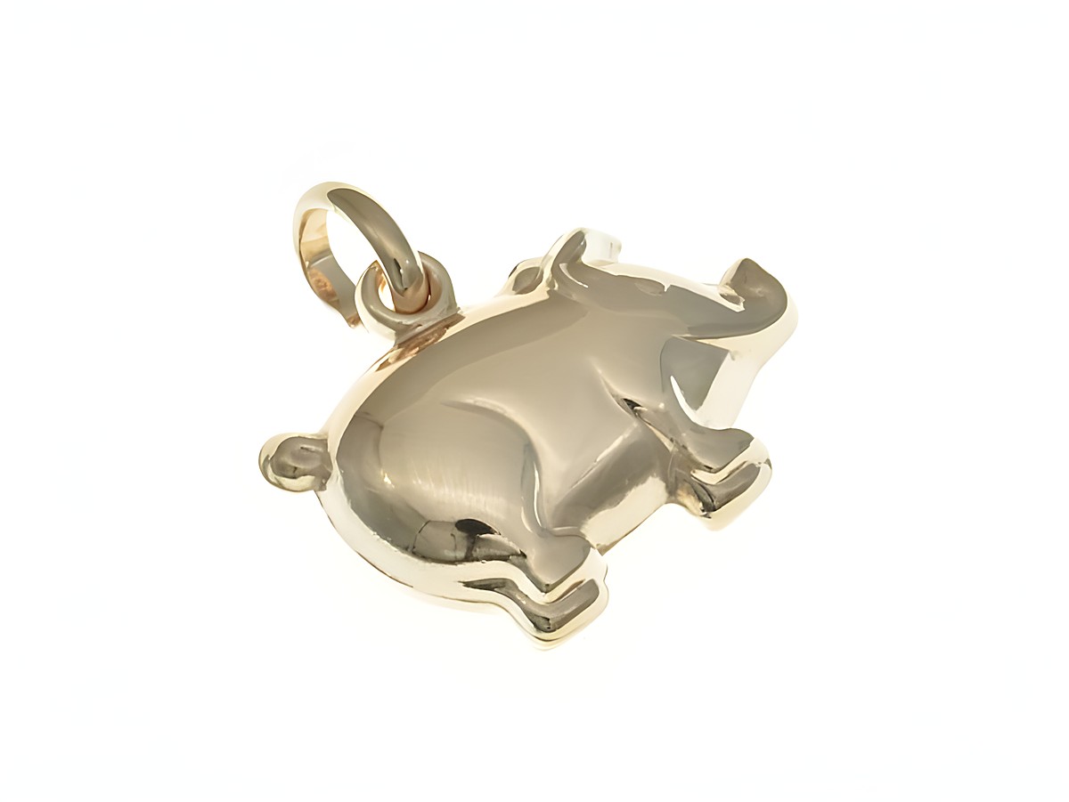Ein Schweinchen Anhänger aus Sterling Silber in Roségold-Ausführung, tierisch süß und ideal für Kinder, hergestellt von Juwelier Harnisch.