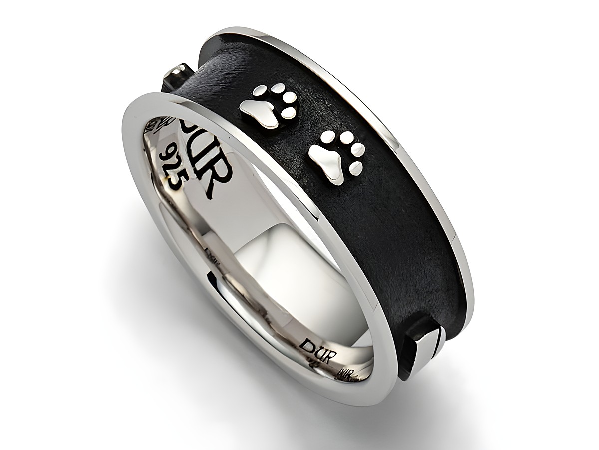 Sterling Silber Ring von DUR in Größe 54, mit schwarzem Lederband und zwei kleinen Fußabdrücken, elegant und verspielt, ideal für Tierliebhaber.