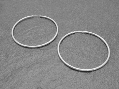 Silber Creolen 6 cm aus Sterling Silber mit 2,5 mm Durchmesser, schlichte und elegante Ohrringe, Hersteller Juwelier Harnisch, durchmesser über 45 mm.