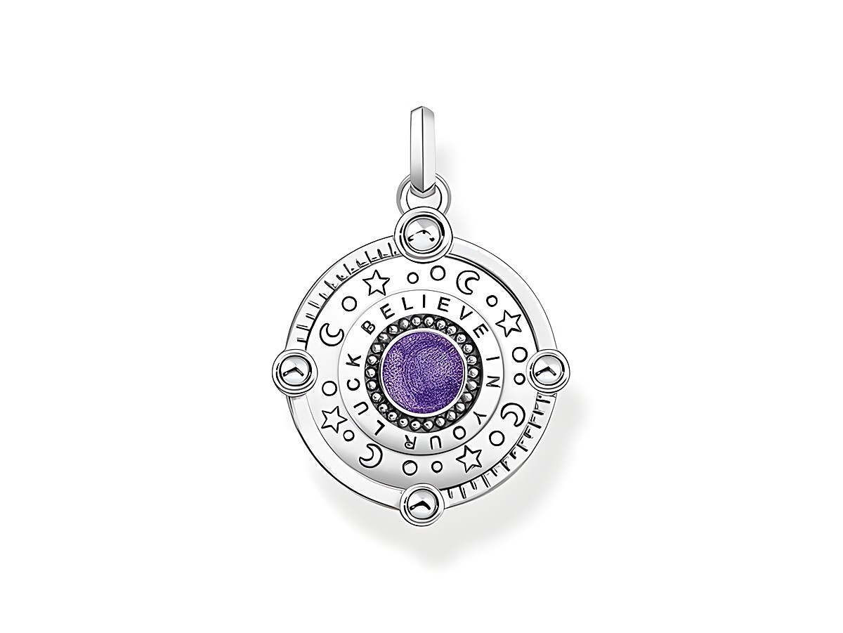 Silberner Thomas Sabo Anhänger mit violettem Glas-Keramik Stein und Zirkonia, kosmisches Motiv mit eingravierten Symbolen und Schriftzügen, ideal als Talisman. – Ansicht 2