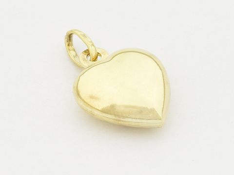 Herzanhänger aus 333 Gold, gefühlvoll und plastisch gestaltet, Hersteller Juwelier Harnisch, perfekt geeignet als besonderes Schmuckstück für verschiedene Anlässe.