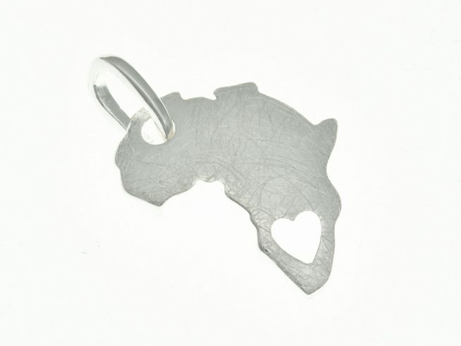 304345-0 Afrika Anhänger aus Sterling Silber mit Herz-Ausschnitt, internationaler Hersteller Juwelier Harnisch, ideal für individuelle Schmuckstücke.