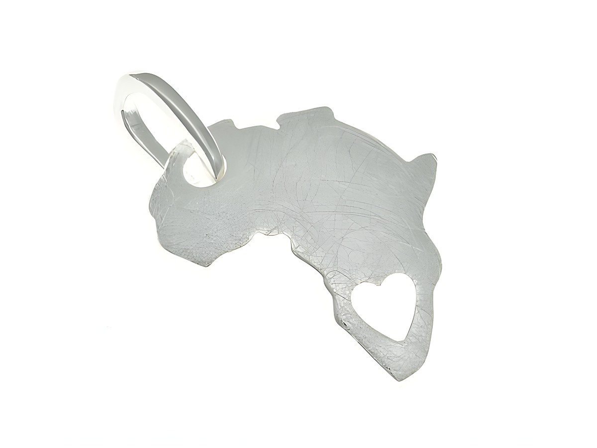 Afrika Anhänger aus Sterling Silber mit Herz-Ausschnitt, internationaler Hersteller Juwelier Harnisch, ideal für individuelle Schmuckstücke.