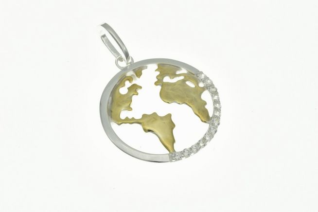 Weltkarte rund Anhänger aus Sterling Silber in Bicolor mit Zirkonia verziert, zeigt die Kontinente in goldfarbener Darstellung, elegantes Design von Juwelier Harnisch.