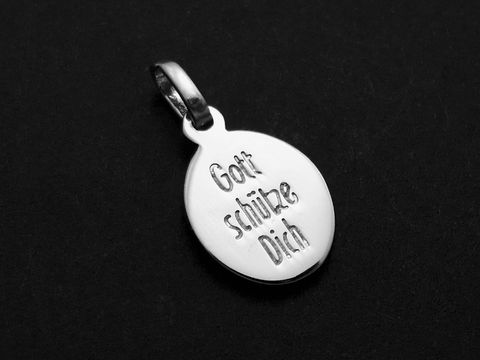 Silber Anhänger in Engel Form mit der gravierten Rückseite "Gott schütze Dich" vom Juwelier Harnisch, religiöse Motive.