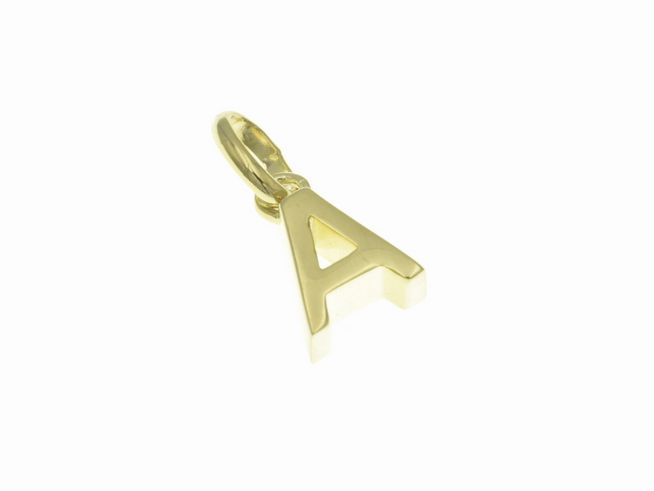 Anhänger aus poliertem und vergoldetem Sterling Silber in Form des Buchstabens A, hergestellt von Juwelier Harnisch. Ideal als persönliches Schmuckstück oder Geschenk.