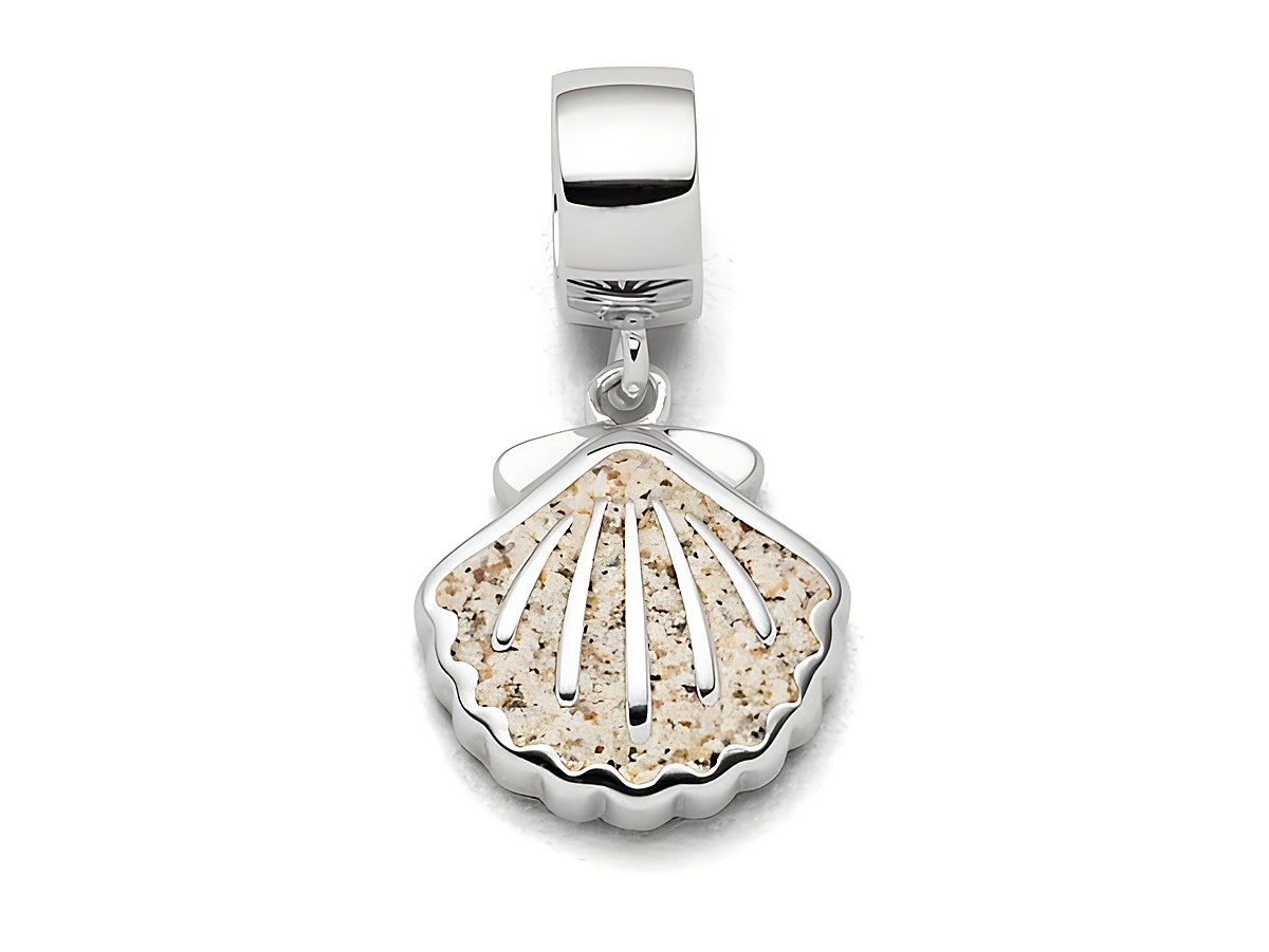 Sterling Silber Charm in Form einer Muschel mit Strandsand-Einlage, ideal für individuellen Schmuck, von DUR.