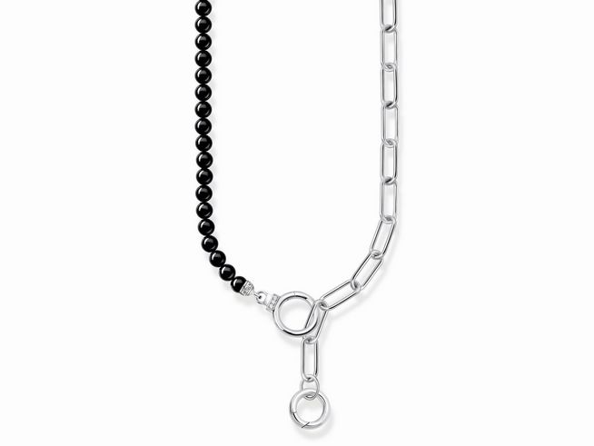 Eine elegante Steinkette von Thomas Sabo in 47 cm Länge, gefertigt aus Silber und Onyx mit funkelnden Zirkonia, kombiniert klassisches Design mit modernem Stil in Schwarz.