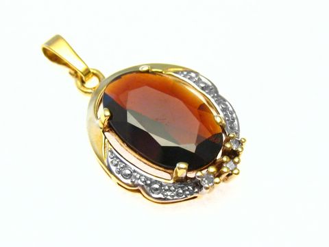 Goldanhänger 585 in Bicolor mit einem facettierten Granat und Diamanten, kreativ gestaltet von Juwelier Harnisch, elegant und zeitlos.