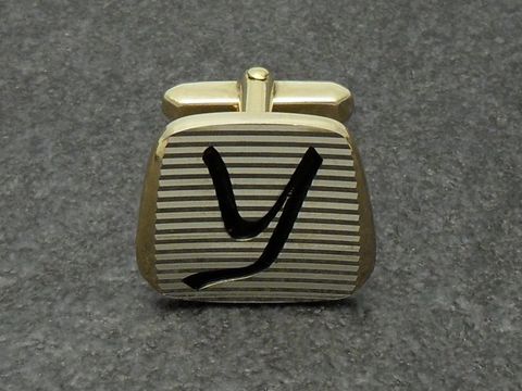 Vergoldete Manschettenknöpfe mit den Initialen Y, Hersteller Juwelier Harnisch, elegant mit gestreiftem Design, perfektes Accessoire für besondere Anlässe.