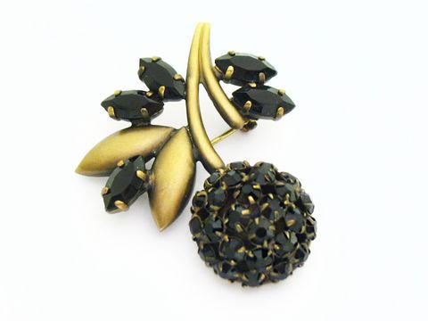 Strass Brosche in Schwarz -Blume- Gefasst von Juwelier Harnisch, elegante Brosche mit schwarzen Strasssteinen, stilvolles Blumenmotiv, klassisches Design für jedes Outfit.