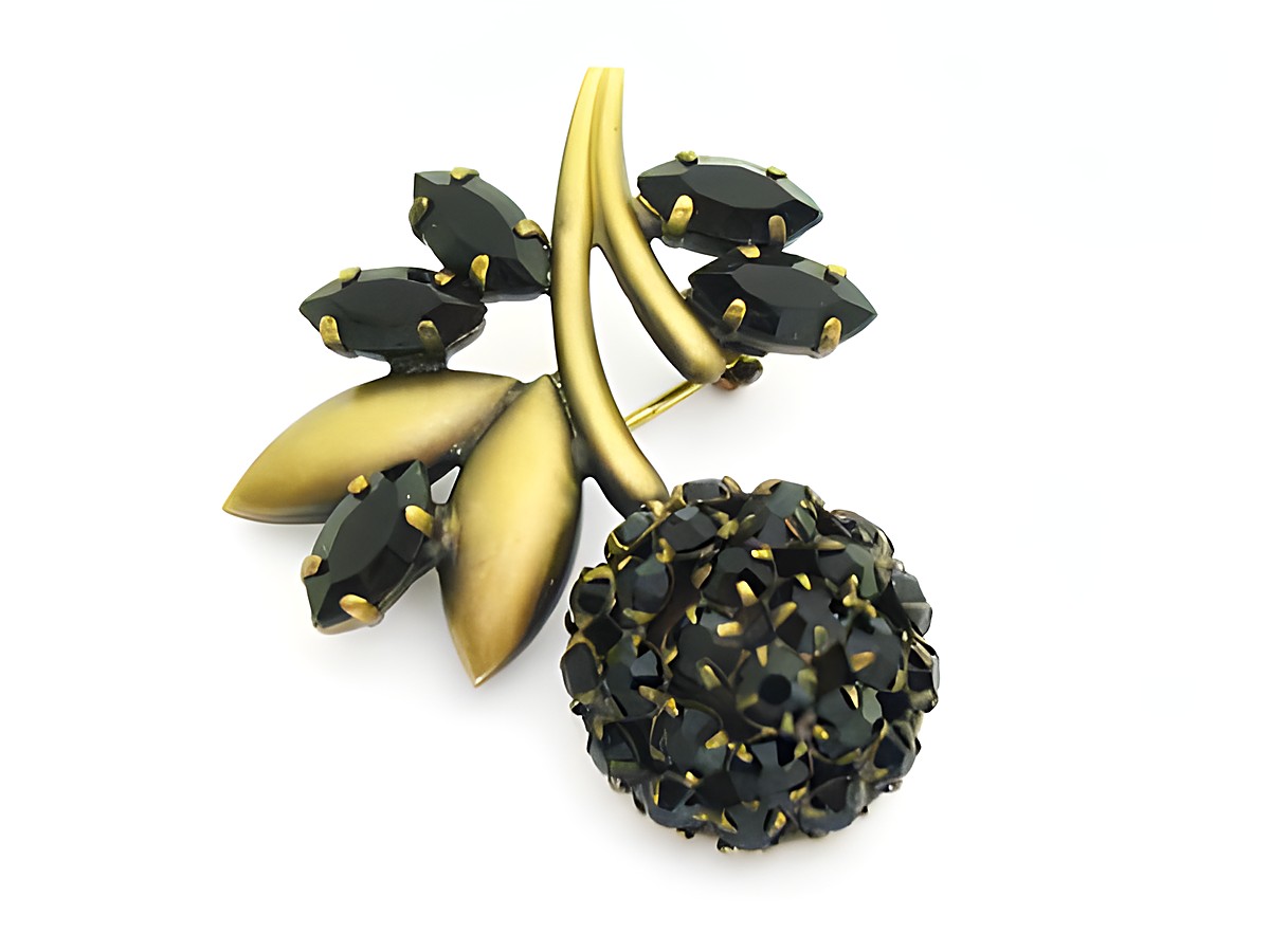 Strass Brosche in Schwarz -Blume- Gefasst von Juwelier Harnisch, elegante Brosche mit schwarzen Strasssteinen, stilvolles Blumenmotiv, klassisches Design für jedes Outfit.