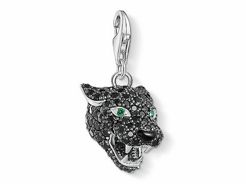 Charm-Anhänger von Thomas Sabo in Tierdesign als schwarze Katze mit funkelnden schwarzen und grünen Zirkonia, detailreiche Ausarbeitung, ideal für den Charm Club.