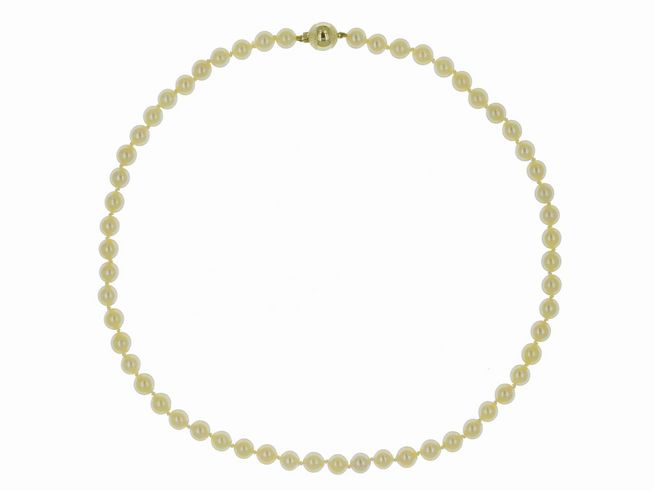 Perlenkette aus Zuchtperlen 7-7,5 mm in Creme-Champagner, 47 cm lang mit einem Goldverschluss 585, Hersteller Juwelier Harnisch, klassisches Design.