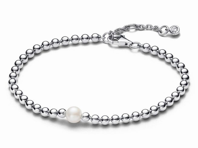 Zuchtperlen und Kugeln Armband von Pandora in Silber, mit einem Steinmix in Weiß, 16 cm lang, elegantes Design mit einer zentralen Perle und glänzenden Silberkugeln.