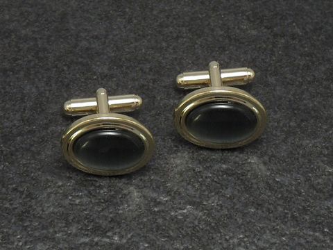 Manschettenknöpfe in Grau mit einem ovalen Design, Durchmesser 18,9 mm, goldfarben, hergestellt von Juwelier Harnisch, elegantes Accessoire für stilvolle Outfits.
