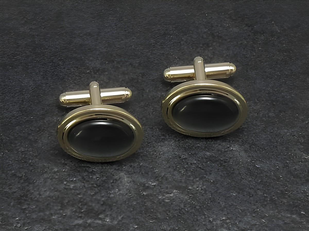 Manschettenknöpfe in Grau mit einem ovalen Design, Durchmesser 18,9 mm, goldfarben, hergestellt von Juwelier Harnisch, elegantes Accessoire für stilvolle Outfits.