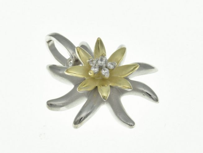 Edelweiß Anhänger aus Sterling Silber in Bicolor, rhodiniert mit Zirkonia, hergestellt von Juwelier Harnisch, Pflanze in floralem Design.
