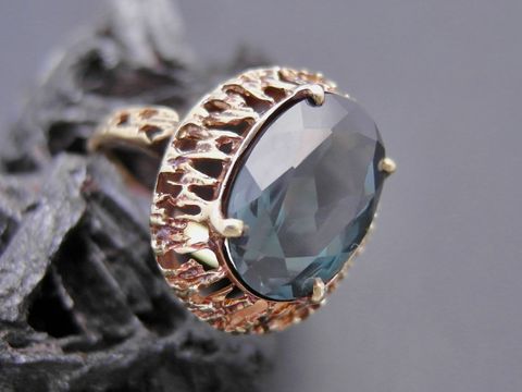 Goldring klassisch in Größe 56 mit synthetischem Turmalin aus Gold 585, Hersteller Juwelier Harnisch, zeigt elegantes Design und hochwertige Verarbeitung.