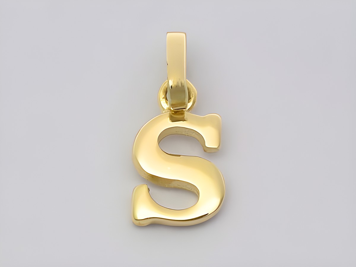 Gold Buchstaben Anhänger Buchstabe S aus Gold 750, hergestellt von Juwelier Harnisch. Elegantes Design, ideal als persönliche Note oder Geschenk.