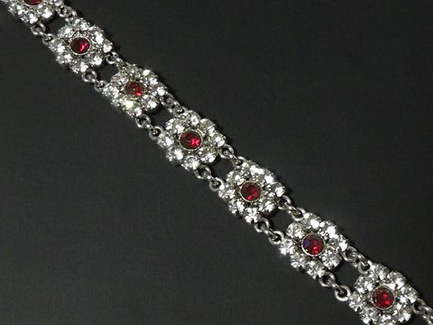 Strass Armband in rot-weiß mit silberfarbenem Design, 19-21 cm, von Juwelier Harnisch, ideal für eleganten Schmuck und als stilvolles Accessoire.