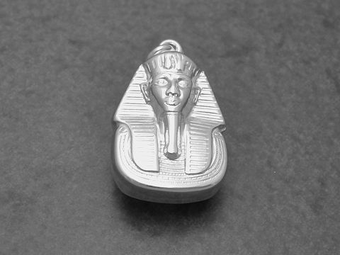 Sterling Silber Anhänger im Design von Tut Ench Amun, dem altägyptischen König und Pharao, hergestellt von Juwelier Harnisch, Ägypten. Exquisite Detailarbeit und kulturelles Erbe vereint.