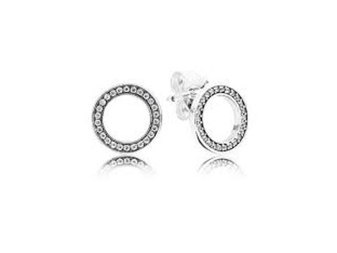 Silberne Ohrringe von PANDORA mit Zirkonia, Modell 290585CZ Forever PANDORA, kreisförmiges Design, funkelnde Steine, eleganter Look, ideal für besondere Anlässe.