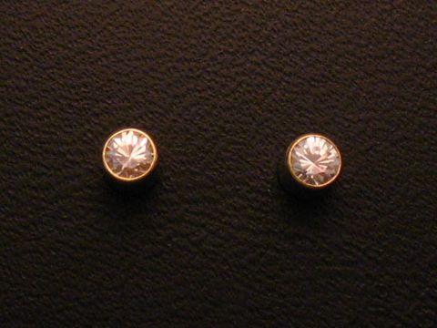 42671-0 Ohrringe elegant aus Gold 333 mit umwerfendem Zirkonia, Hersteller Juwelier Harnisch, funkeln dezent und setzen einen stilvollen Akzent. Ideal für besondere Anlässe.