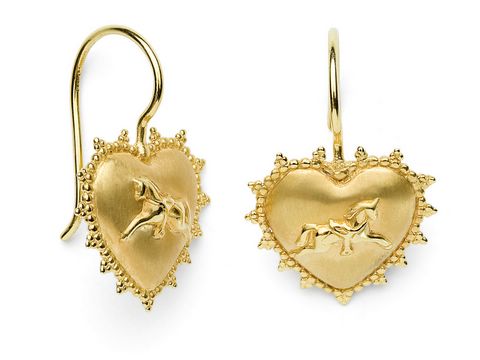 101046000-0 Royal Signs Ohrhänger Herz Pferd vergoldet von Alraune, die Ohrringe haben eine herzförmige Gestaltung mit einem prächtigen Pferdemotiv auf der Vorderseite.