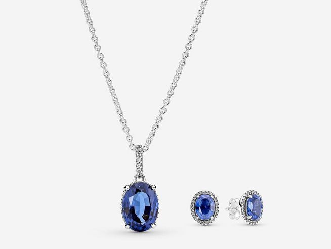 Pandora SET Statement Strahlenkranz 290040C01 und 390055C01-45 aus Sterling Silber mit einem funkelnden halo Design und blauen Zirkonia, bestehend aus einer Halskette und Ohrsteckern.